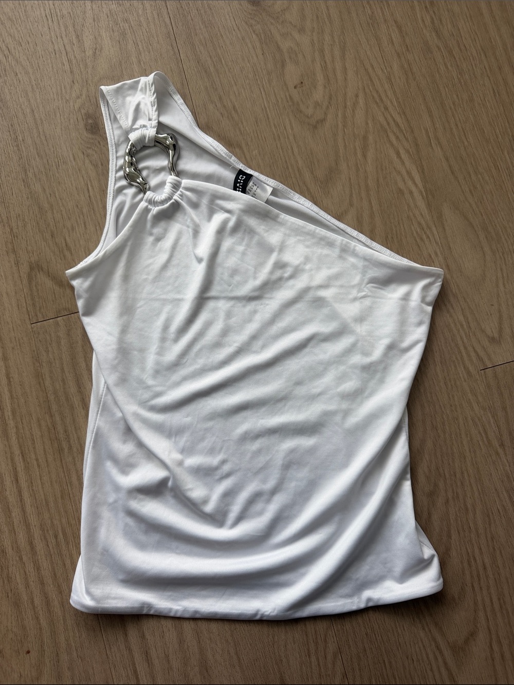 H&M White One-Shoulder Tank with Silver Chain Ring